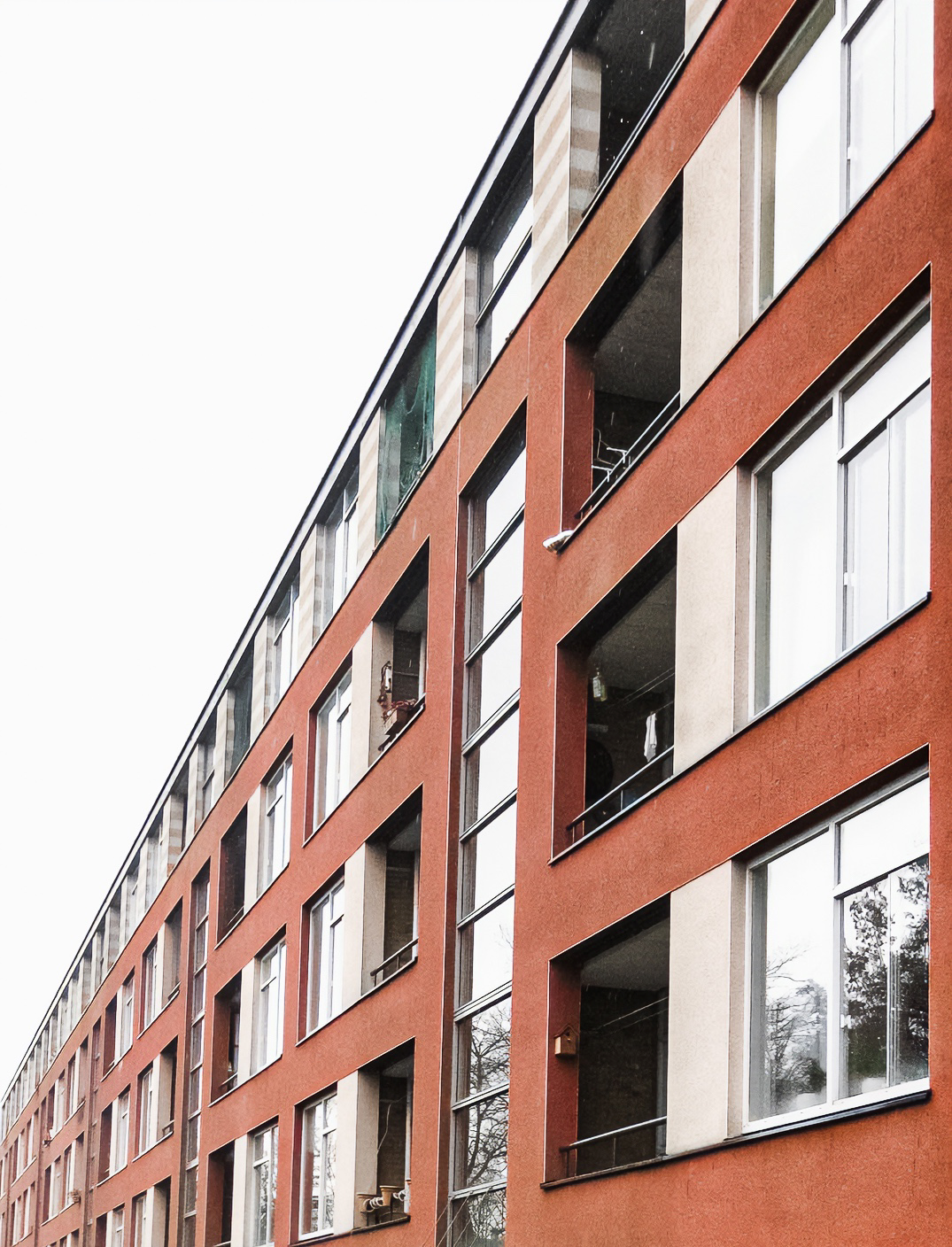 Flatgebouw dat afloopt in de verte